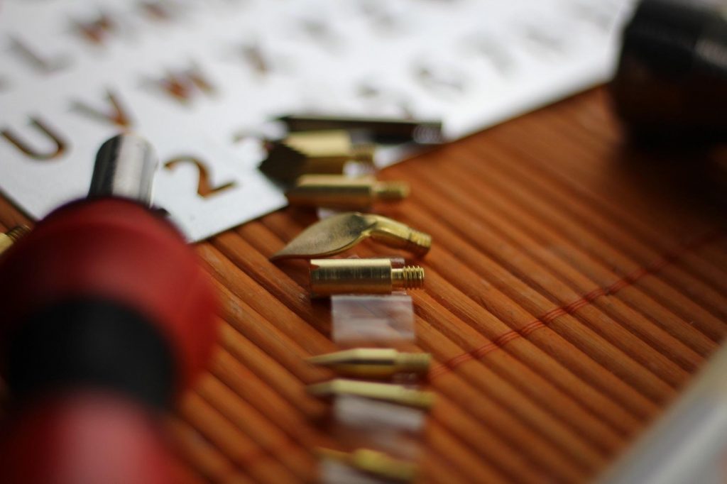 (STAGE 1) Wood and Leather Pyrography Pen - Comes with 21 Different ...